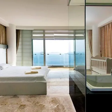 An Amazing With Infinity Pool View Bezirgan